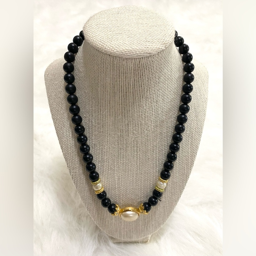 Avon Pearl Black Beaded Necklace Vintage Retro Party Boho Eclectic Whimsigoth - Picture 1 of 8